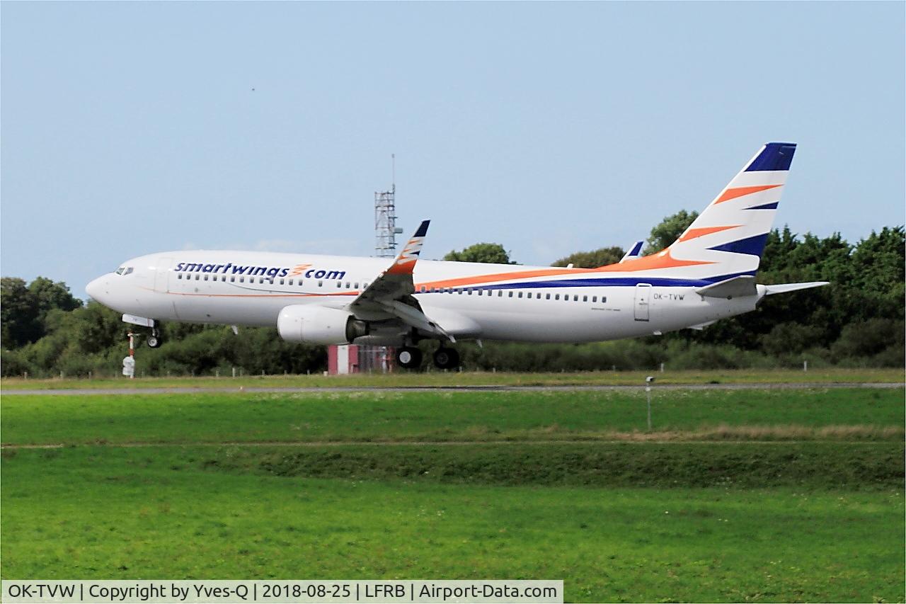 OK-TVW, 2004 Boeing 737-86Q C/N 30295, Boeing 737-86Q, Landing rwy 25L, Brest-Bretagne airport (LFRB-BES)