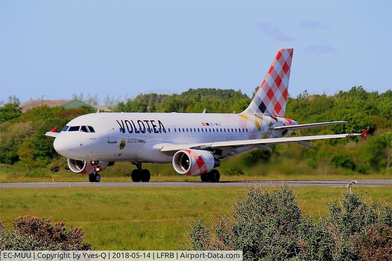EC-MUU, 2004 Airbus A319-111 C/N 2253, Airbus A319-111, Take off run rwy 25L, Brest-Bretagne airport (LFRB-BES)