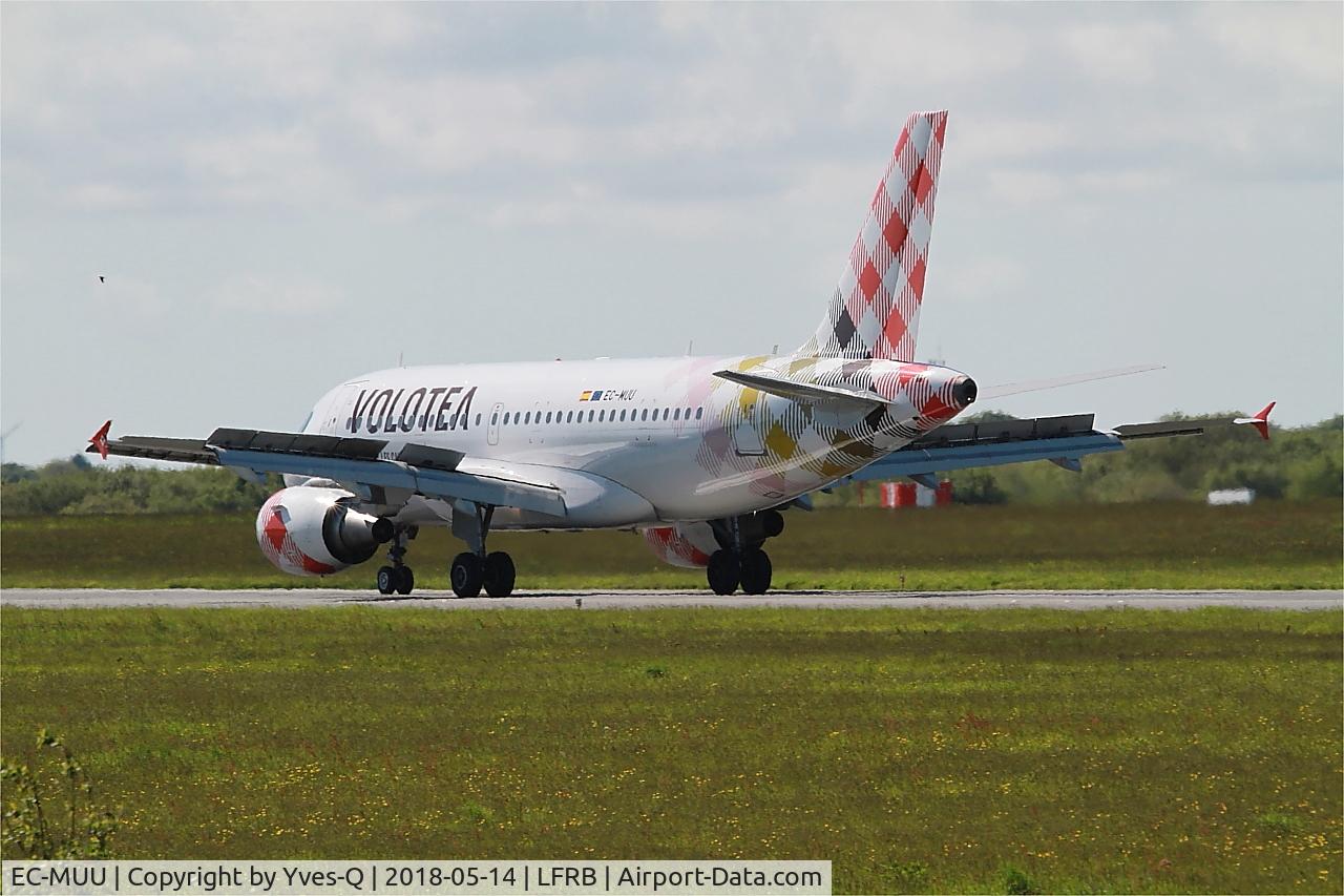 EC-MUU, 2004 Airbus A319-111 C/N 2253, Airbus A319-111, Landing rwy 25L, Brest-Bretagne airport (LFRB-BES)