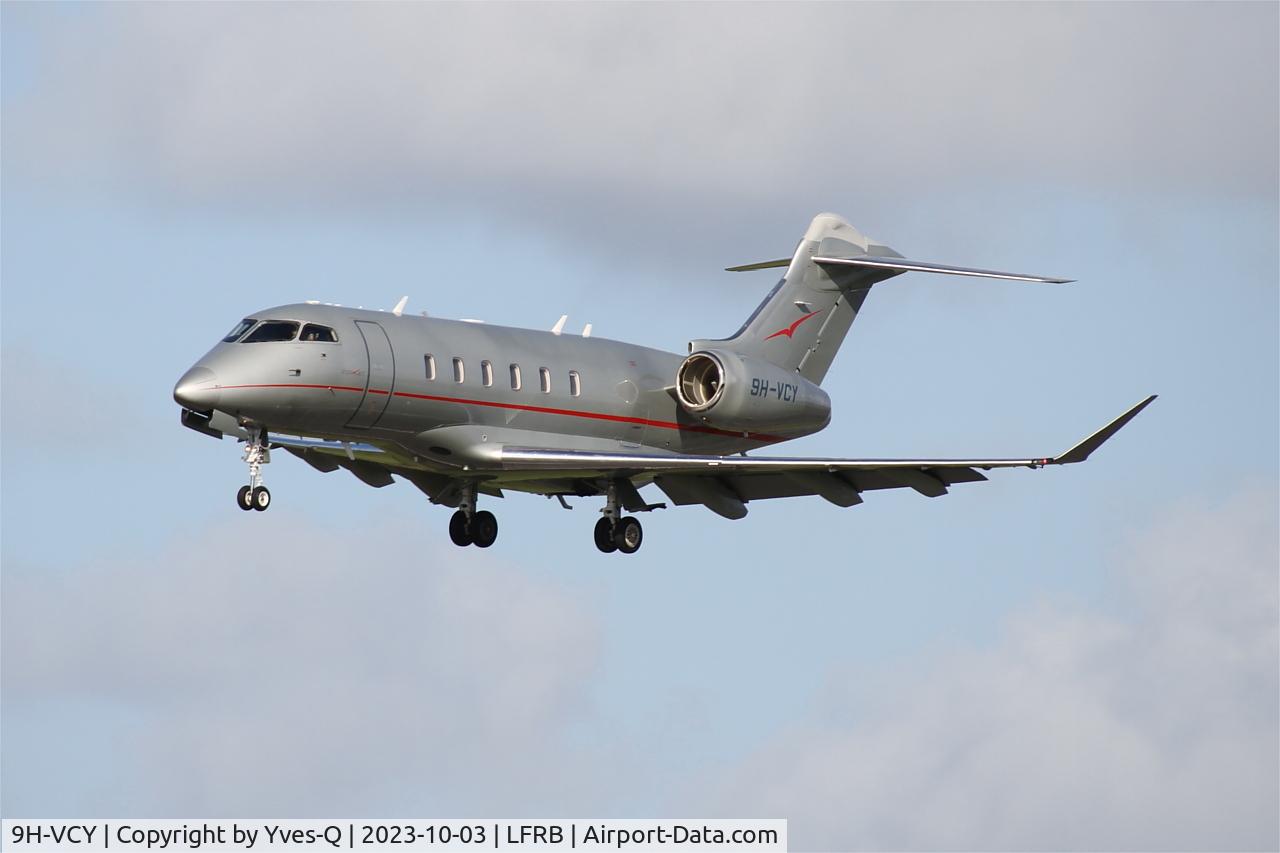9H-VCY, Bombardier BD-100-1A10 Challenger 350 C/N 20609, Bombardier BD-100-1A10 Challenger 350, Short approach rwy 25L, Brest-Bretagne Airport (LFRB-BES)