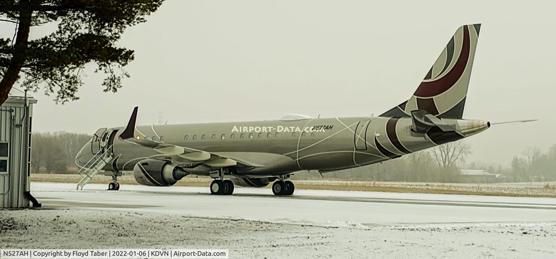 N527AH, Embraer ERJ-190-100 ECJ C/N 19000691, At the GA Ramp Davenport