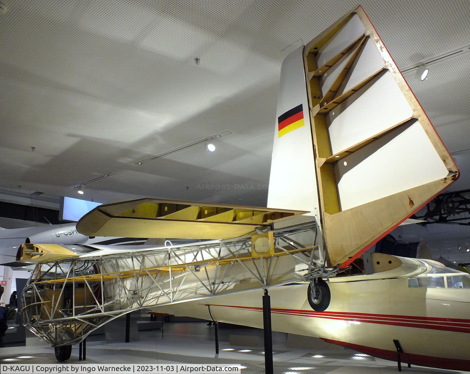 D-KAGU, Scheibe SF-25A C/N 4511, Scheibe SF-25A Motor-Falke (port side without skin, no complete wings) at Deutsches Museum, München (Munich)