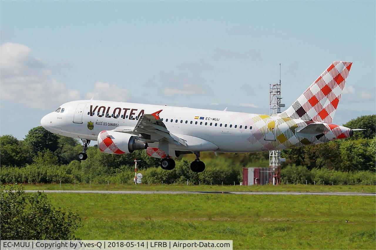 EC-MUU, 2004 Airbus A319-111 C/N 2253, Airbus A319-111, Landing rwy 25L, Brest-Bretagne airport (LFRB-BES)