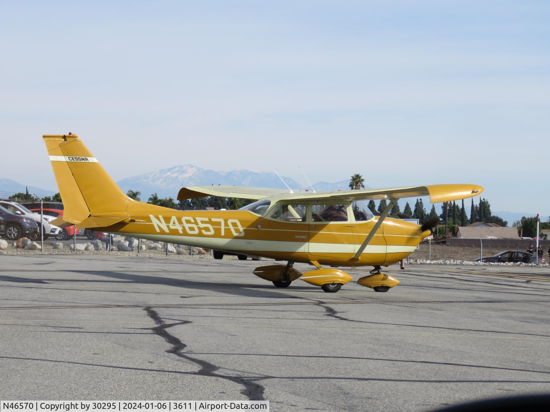 N46570, 1968 Cessna 172K Skyhawk C/N 17257358, Parked