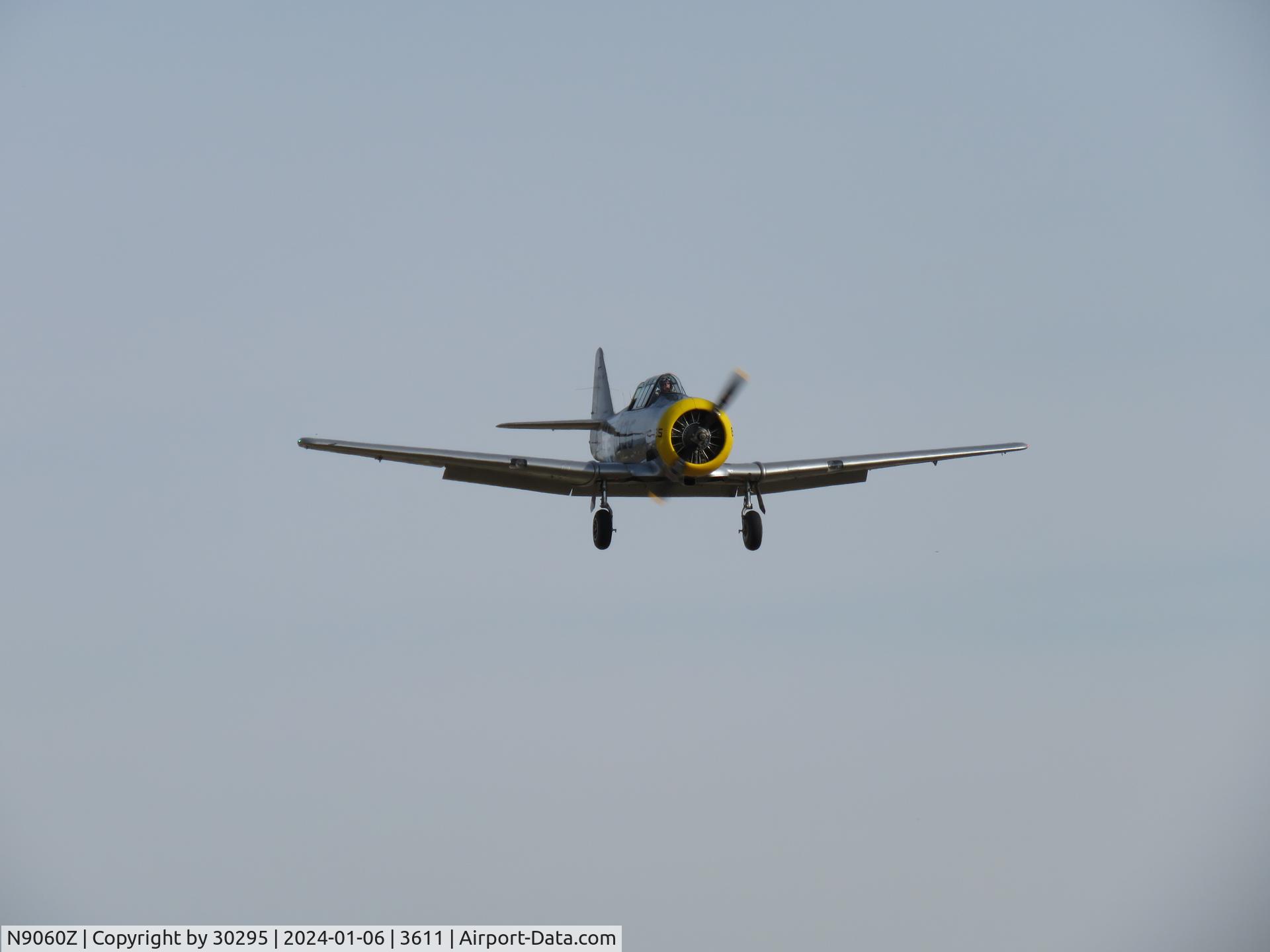 N9060Z, 1959 North American SNJ-5 Texan C/N 43835 (88-15920), Landing