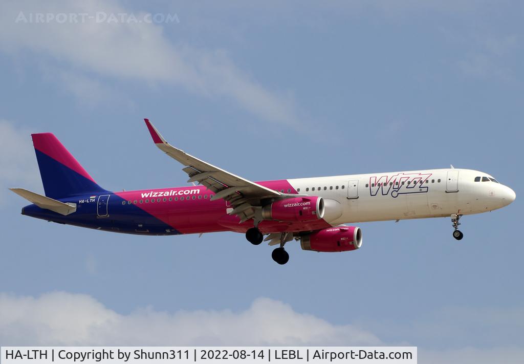 HA-LTH, Airbus A321-231 C/N 8724, Landing rwy 24R