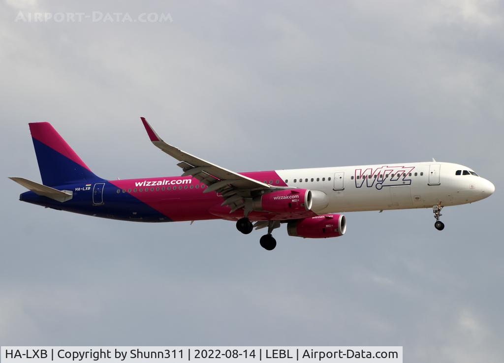 HA-LXB, 2015 Airbus A321-231 C/N 6910, Landing rwy 24R