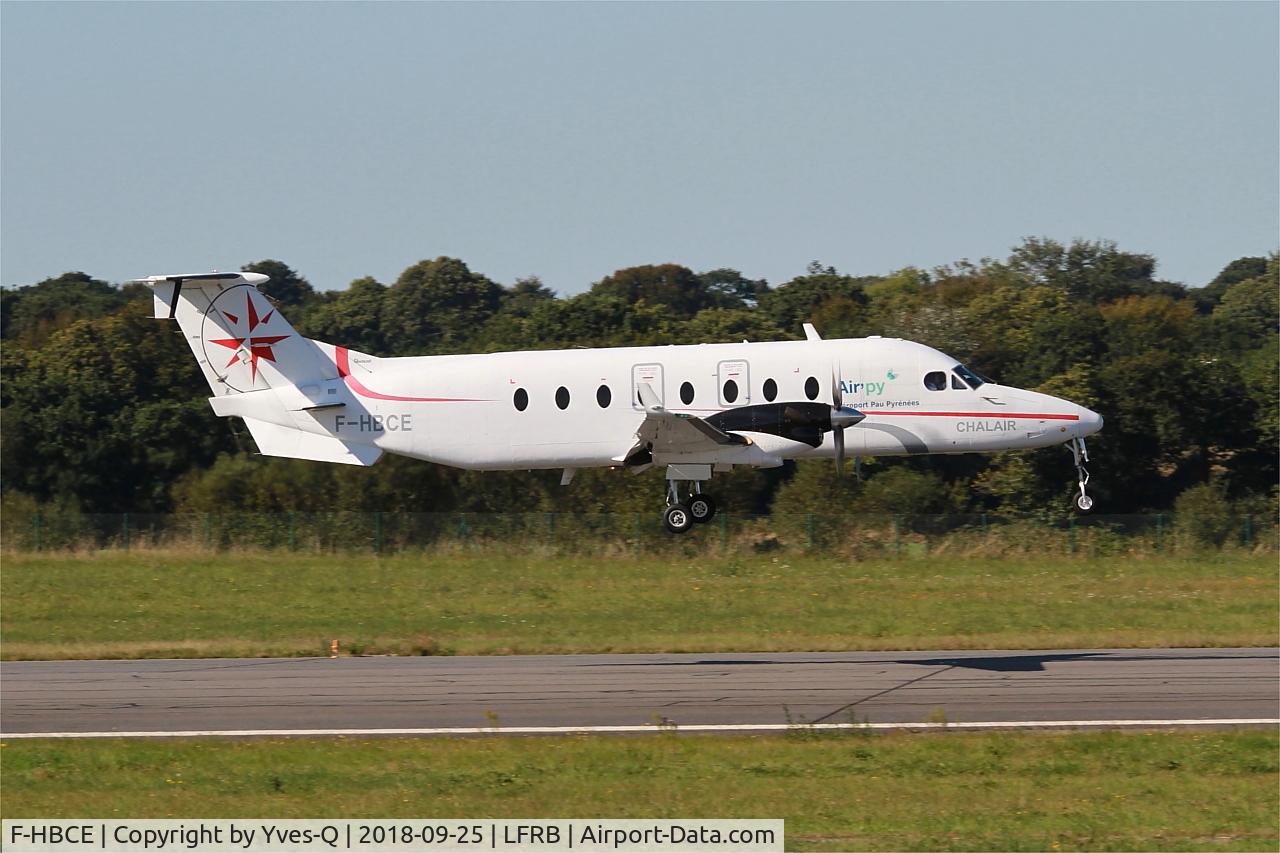 F-HBCE, 1998 Beech 1900D C/N UE-323, Raytheon Aircraft Company 1900D, Landing rwy 07R, Brest-Bretagne airport (LFRB-BES)