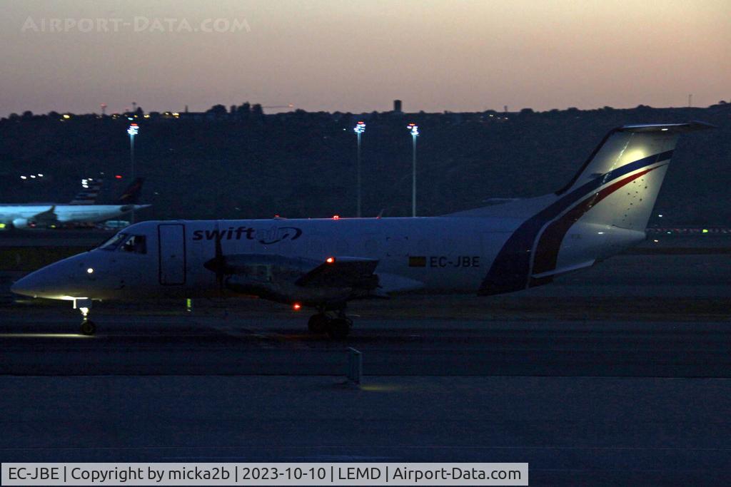 EC-JBE, 1986 Embraer EMB-120ER Brasilia C/N 120013, Taxiing