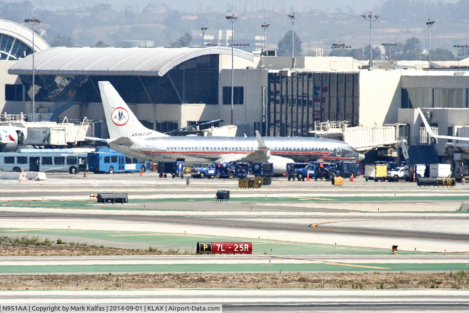 N951AA, 2000 Boeing 737-823 C/N 29538, B738 American Airlines Boeing 737-823 N951AA LAX