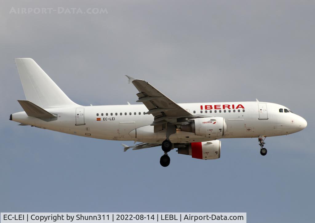 EC-LEI, 2008 Airbus A319-111 C/N 3744, Landing rwy 24R