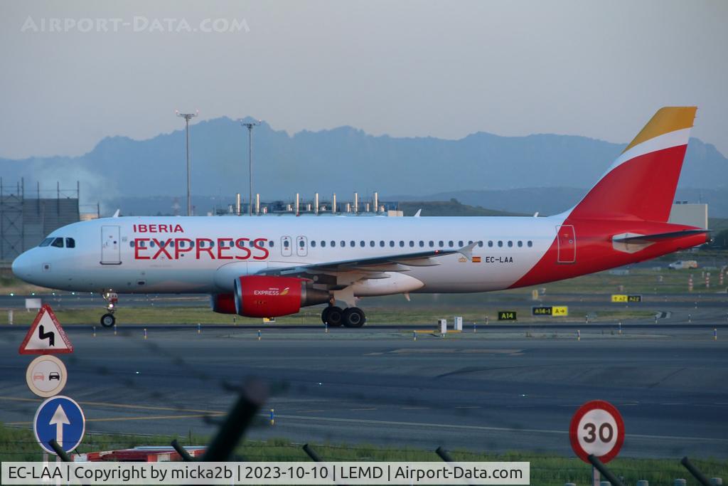 EC-LAA, 2006 Airbus A320-214 C/N 2678, Taxiing