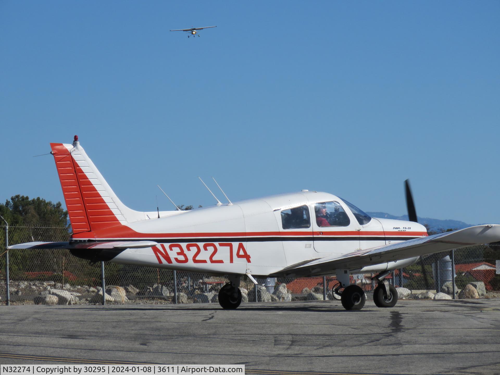 N32274, 1974 Piper PA-28-140 C/N 28-7525042, Taxiing