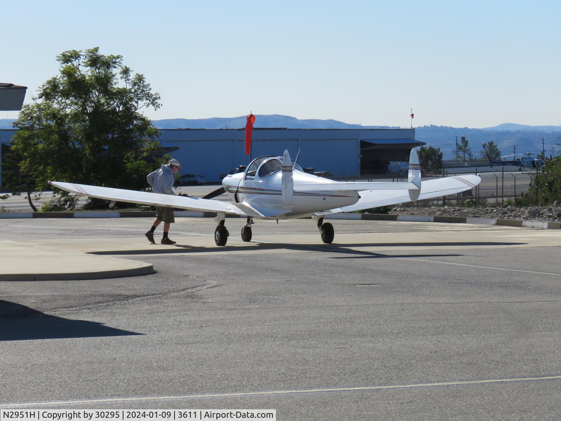 N2951H, 1946 Ercoupe 415-C C/N 3576, Getting fuel