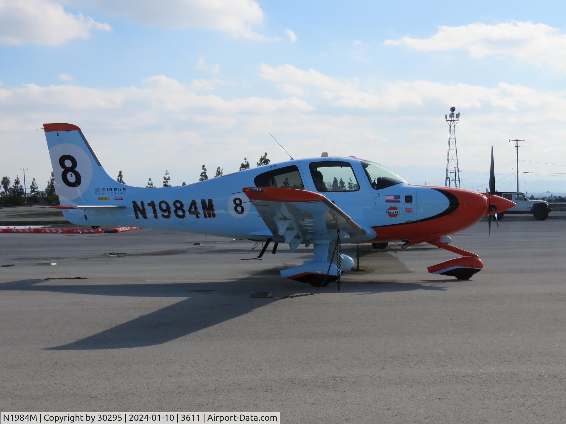 N1984M, 2015 Cirrus SR22 C/N 4218, Parked