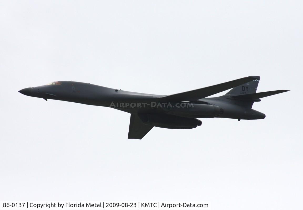 86-0137, 1986 Rockwell B-1B Lancer C/N 97, B-1 zx