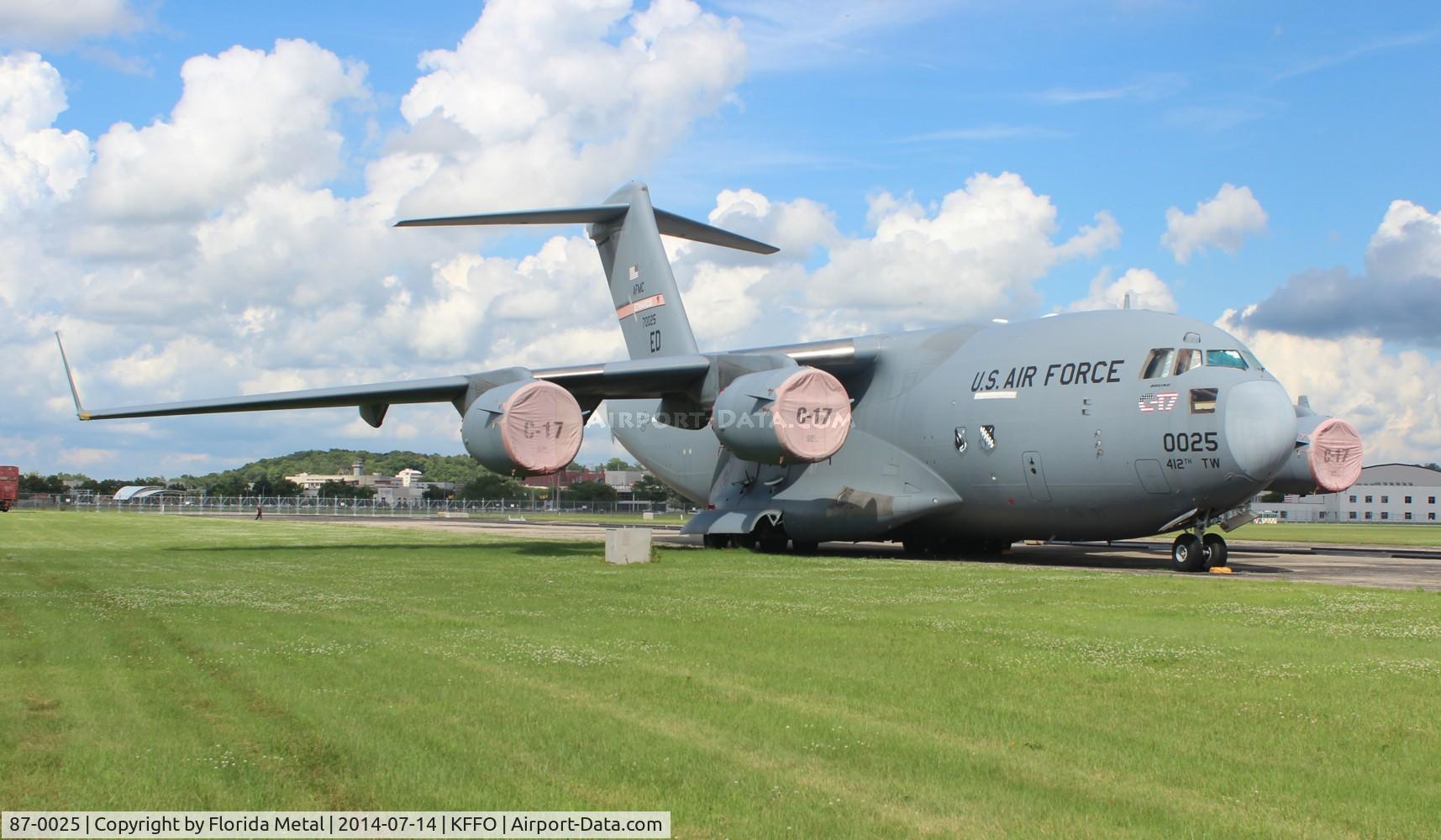 87-0025, 1987 McDonnell Douglas C-17A Globemaster III C/N F-001/T-1, C-17 zx