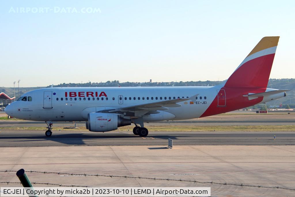 EC-JEI, 2004 Airbus A319-111 C/N 2311, Taxiing