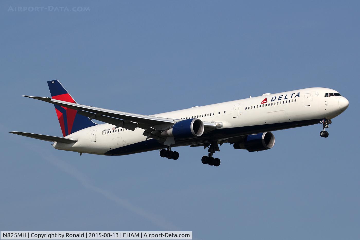 N825MH, 1999 Boeing 767-432/ER C/N 29703, at spl