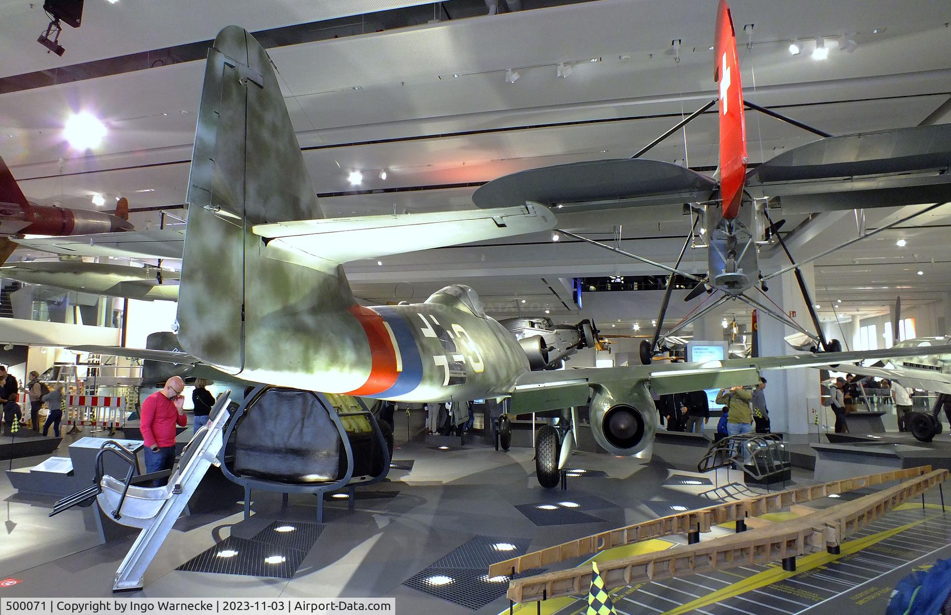 500071, 1945 Messerschmitt Me 262A-1a Schwalbe C/N 500071, Messerschmitt Me 262A at Deutsches Museum, München (Munich)