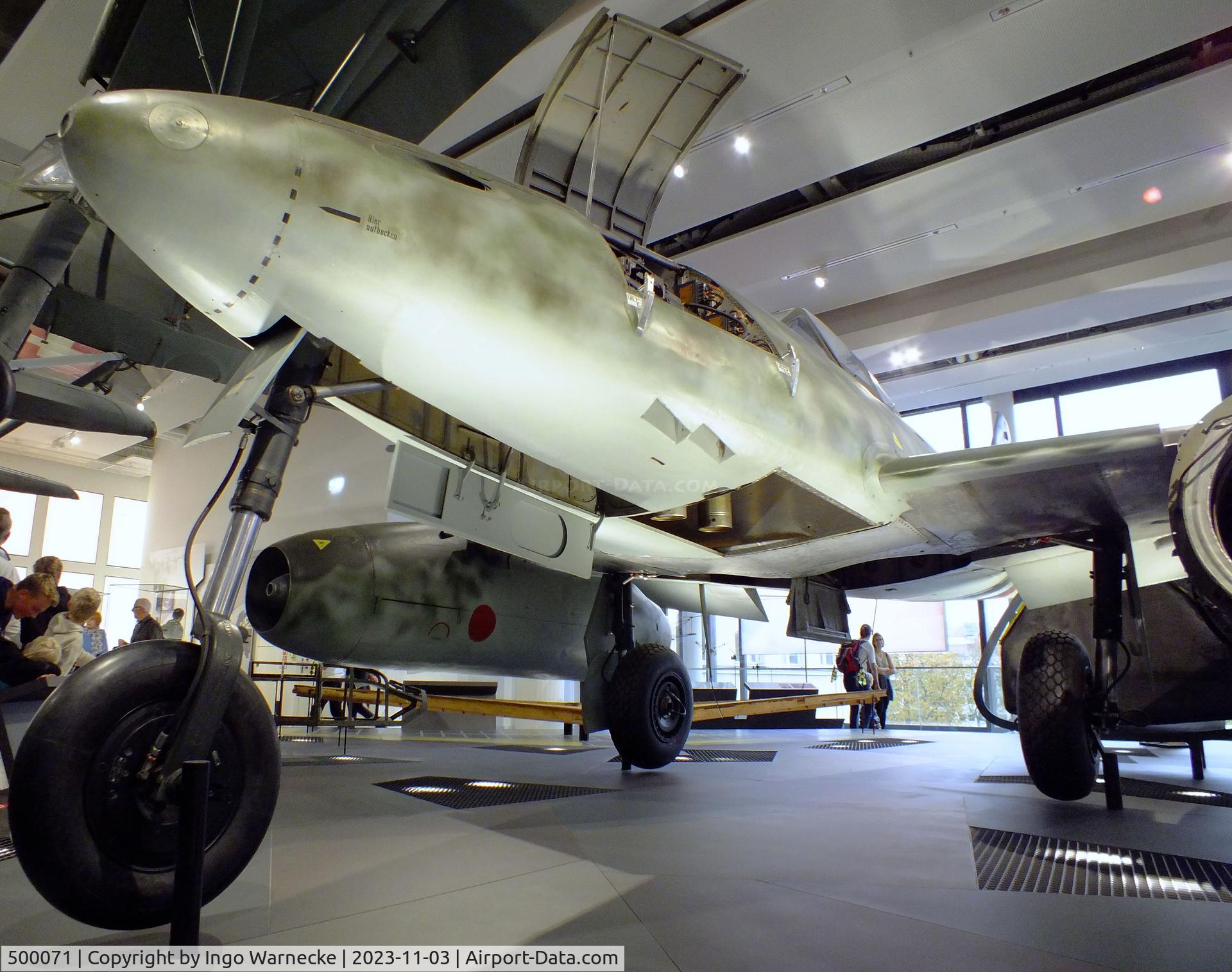 500071, 1945 Messerschmitt Me 262A-1a Schwalbe C/N 500071, Messerschmitt Me 262A at Deutsches Museum, München (Munich)