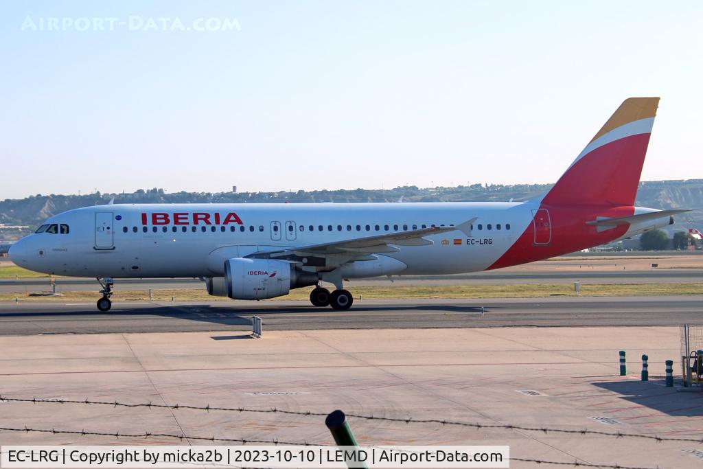 EC-LRG, 2001 Airbus A320-214 C/N 1516, Taxiing