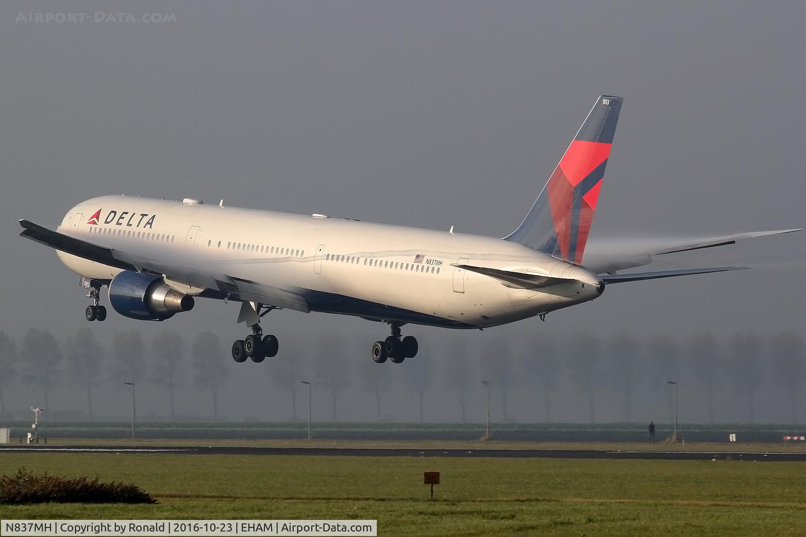 N837MH, 2000 Boeing 767-432/ER C/N 29710, at spl