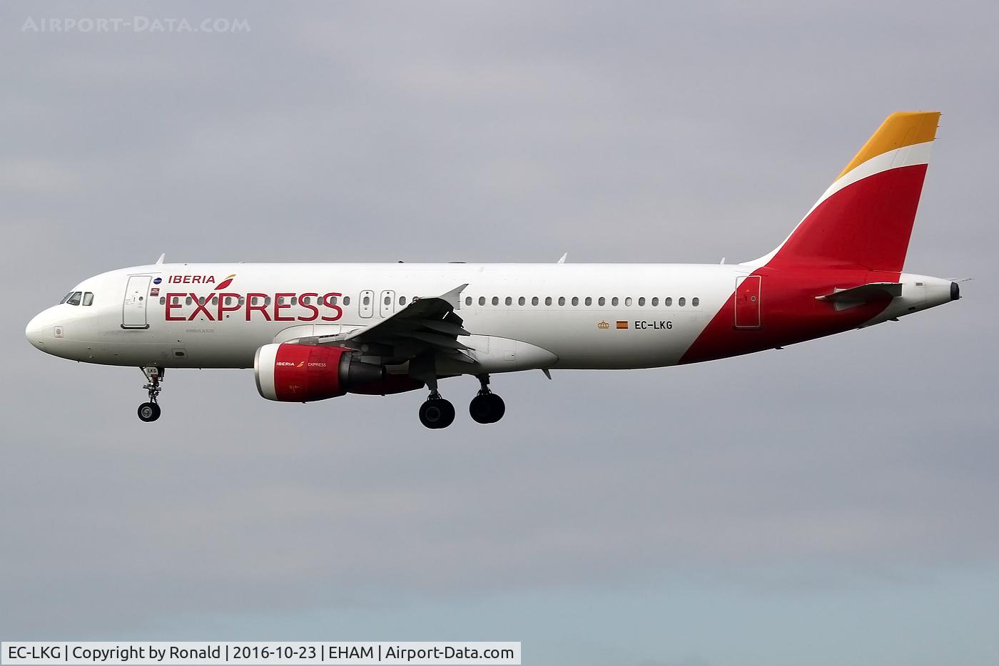 EC-LKG, 1999 Airbus A320-214 C/N 1047, at spl