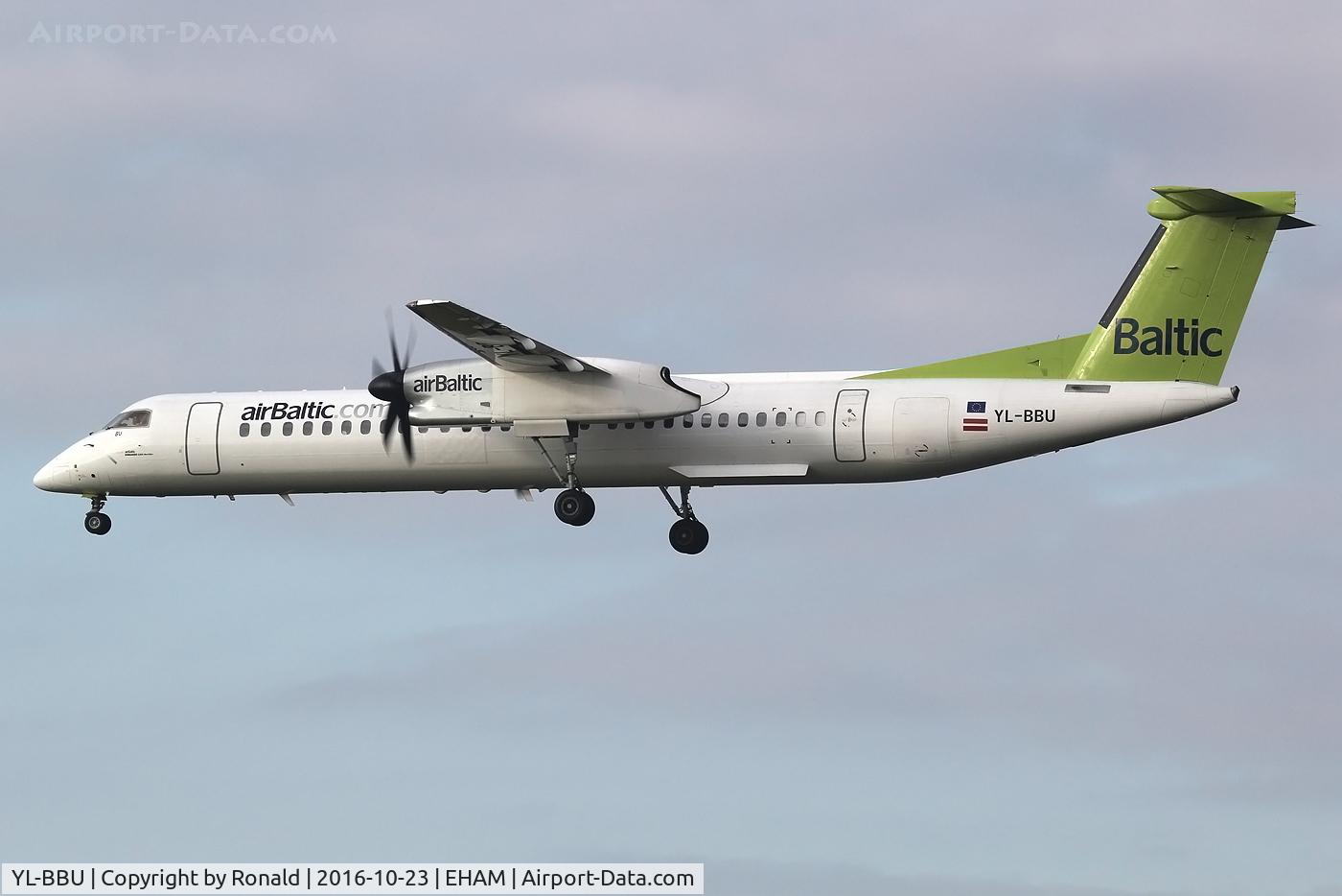 YL-BBU, 2013 Bombardier DHC-8-402Q Dash 8 Dash 8 C/N 4439, at spl