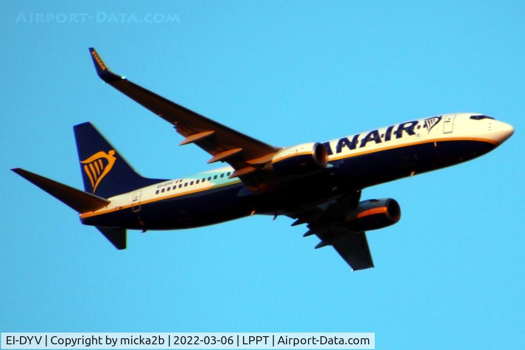 EI-DYV, 2008 Boeing 737-8AS C/N 37512, Landing