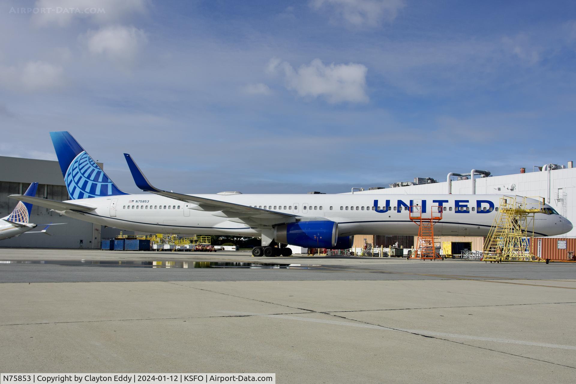 N75853, 2002 Boeing 757-324 C/N 32812, SFO 2024