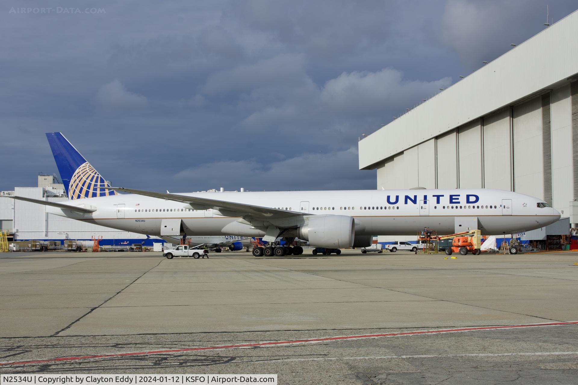N2534U, 2017 Boeing 777-300/ER C/N 62645, SFO 2024.