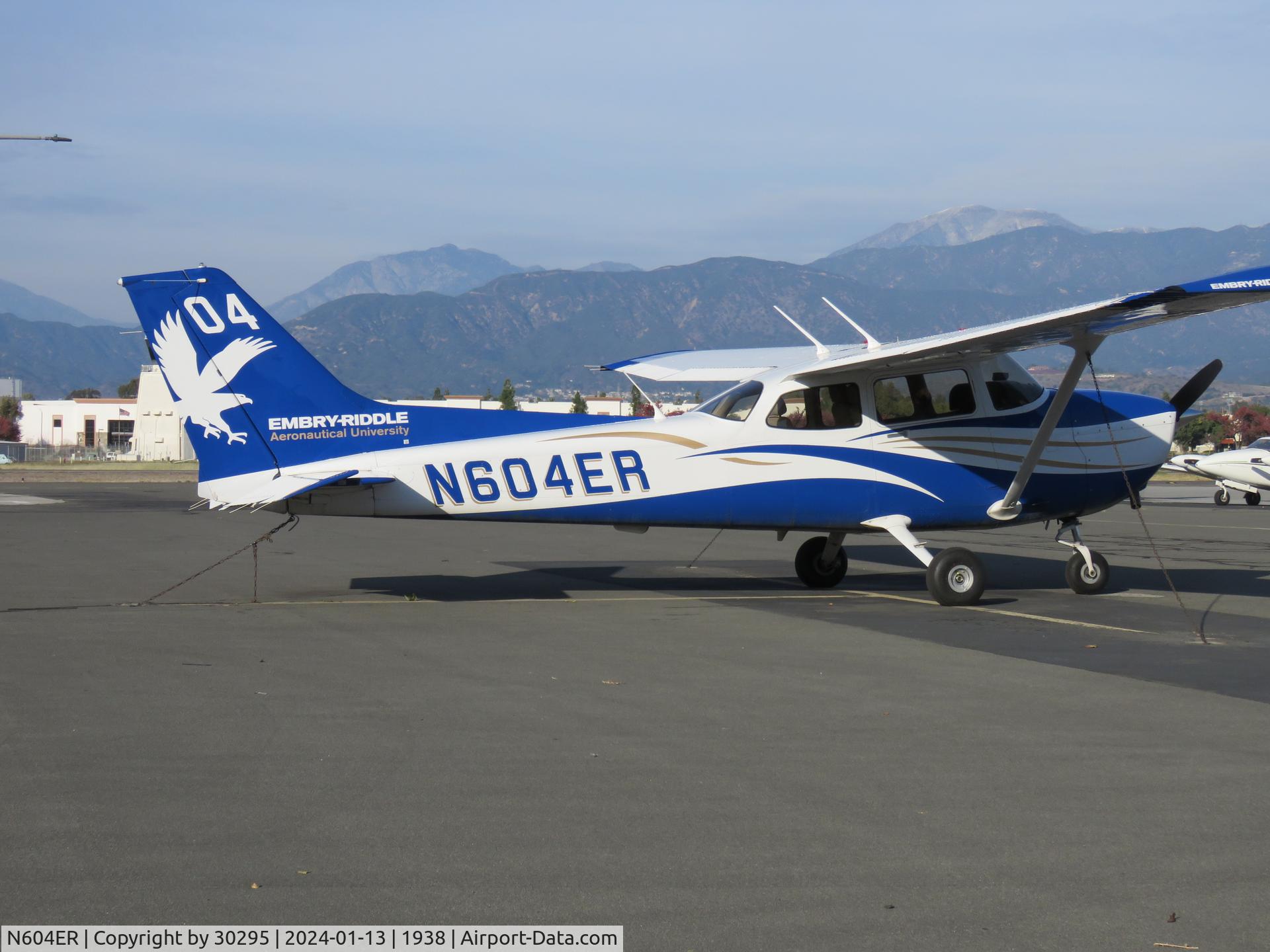 N604ER, 2021 Cessna 172S C/N 172S12702, Parked