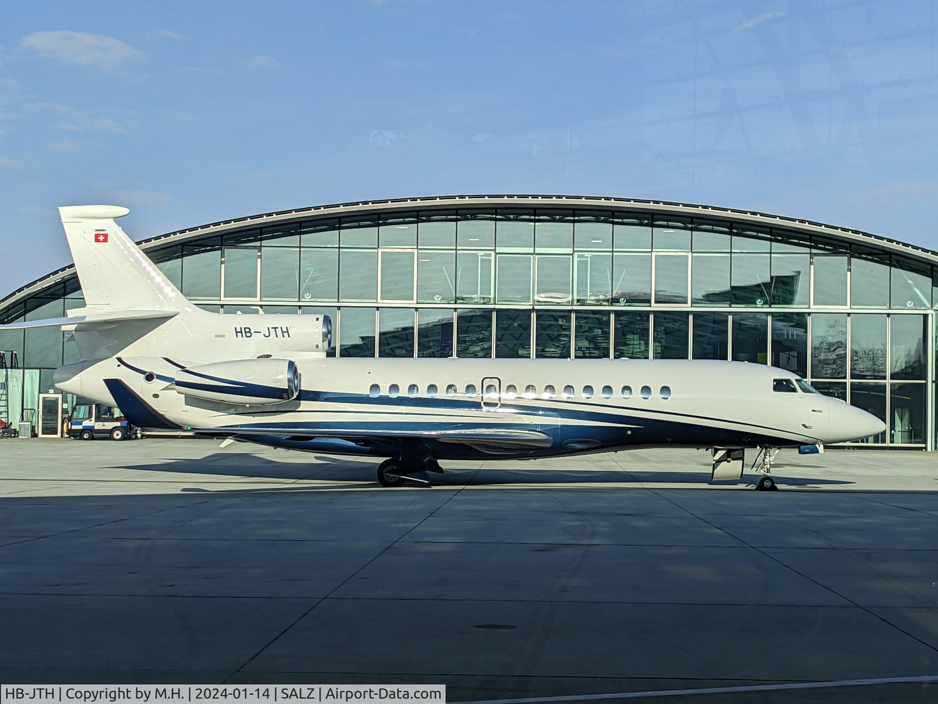 HB-JTH, 2021 Dassault Falcon 8X C/N 484, In Front of Hangar 8, Salzburg, Austria