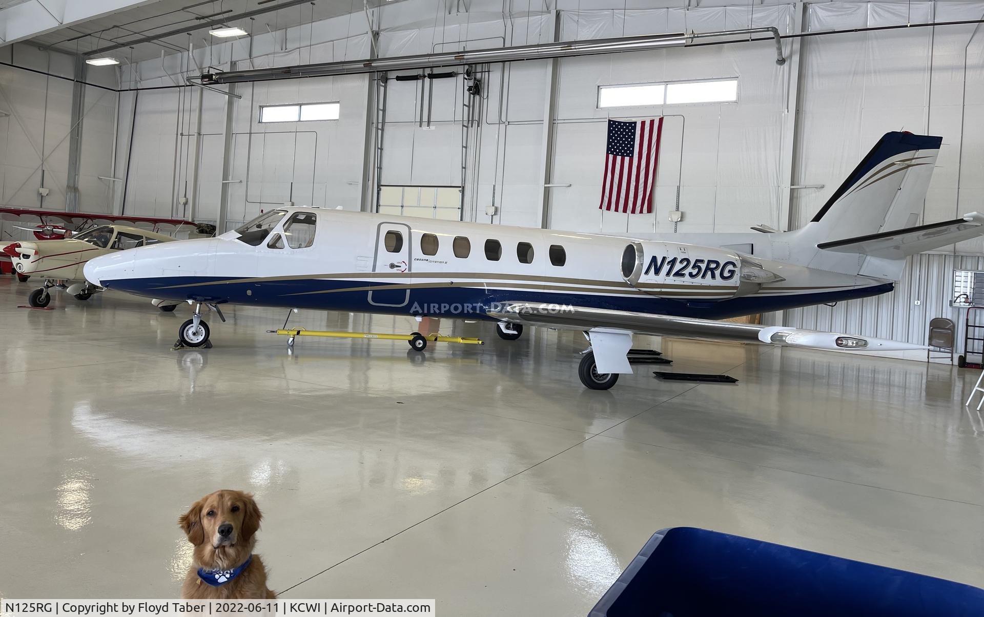 N125RG, 1981 Cessna 550 C/N 550-0248, Corporate Hangar at CWI