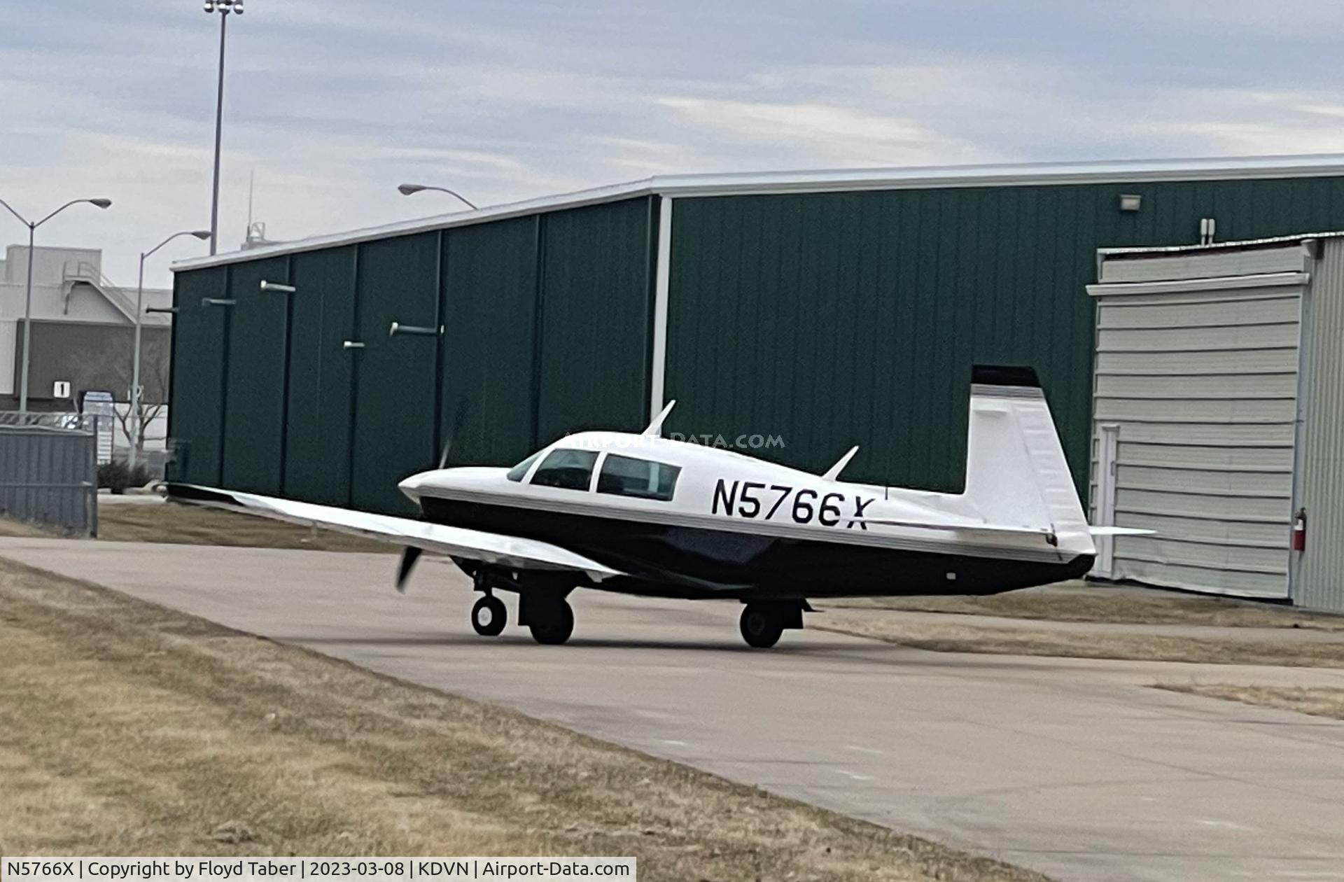 N5766X, 1984 Mooney M20J 201 C/N 24-1487, Back to the hangar
