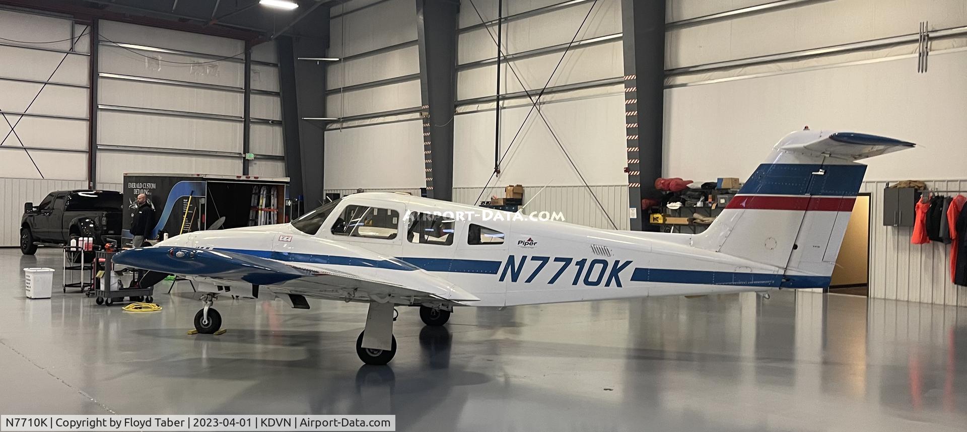 N7710K, 2001 Piper PA-44-180 Seminole C/N 4496101, In the hangar
