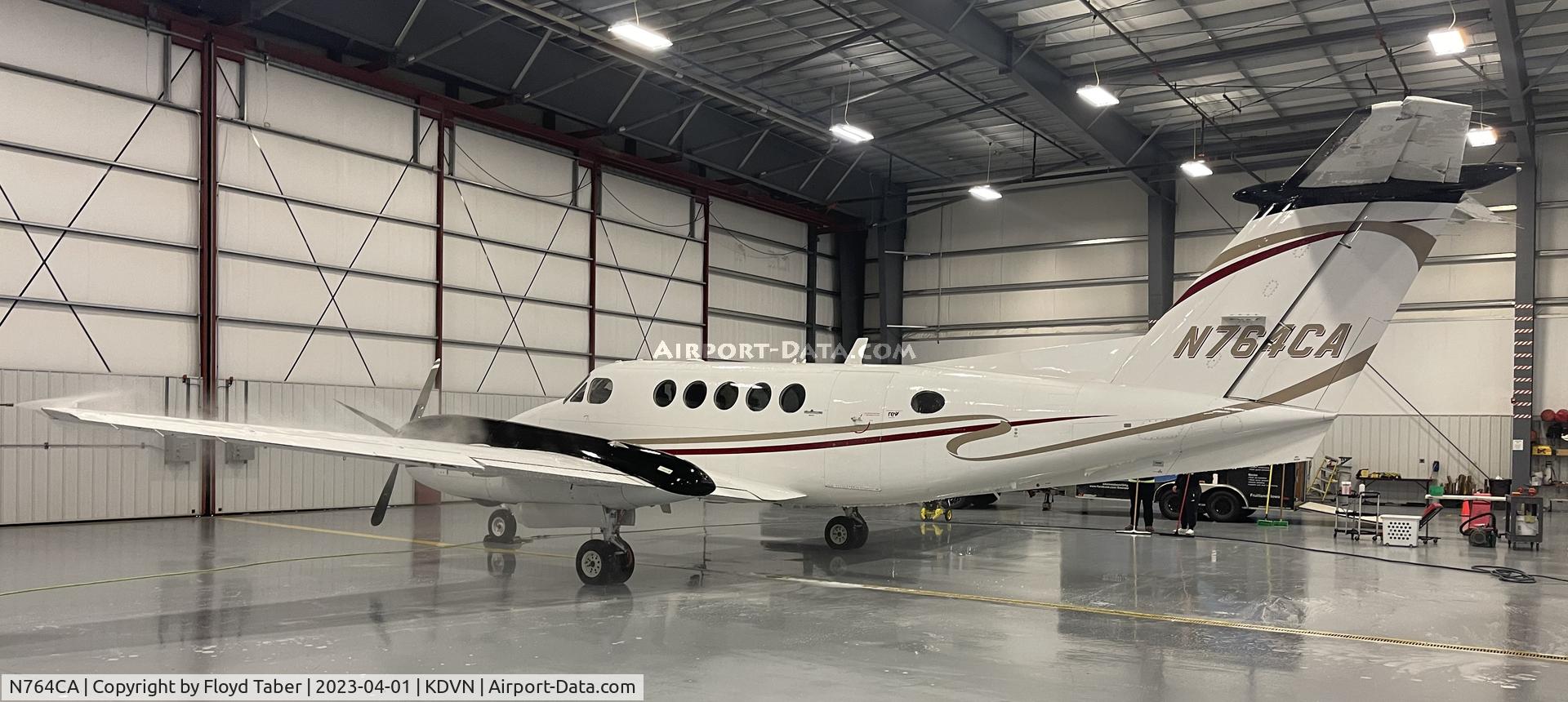 N764CA, 1991 Beech B200 King Air C/N BB-1408, In the hangar