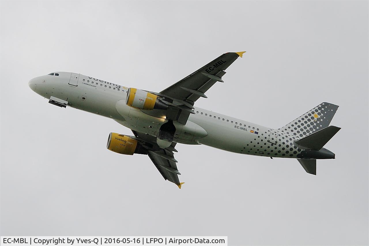 EC-MBL, 2009 Airbus A320-214 C/N 3833, Airbus A320-214,  Climbing from rwy 24, Paris-Orly airport (LFPO-ORY)