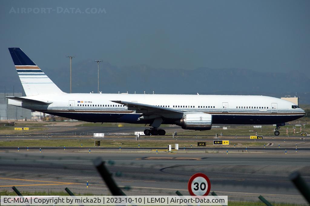 EC-MUA, 2001 Boeing 777-212/ER C/N 28524, Taxiing