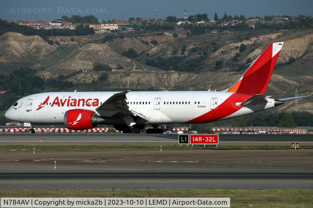 N784AV, 2015 Boeing 787-8 Dreamliner Dreamliner C/N 37506, Taxiing