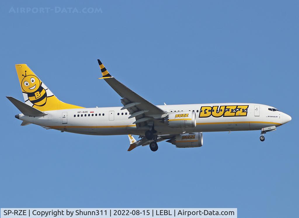 SP-RZE, 2021 Boeing 737-8-200 MAX C/N 62323, Landing rwy 06L