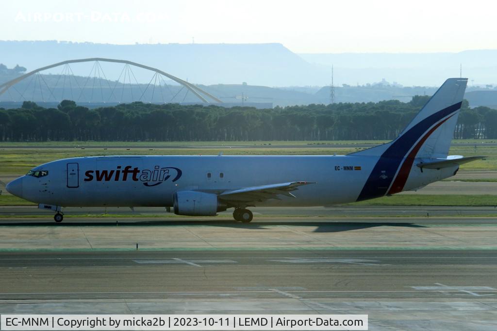 EC-MNM, 1992 Boeing 737-4Y0/SF C/N 26071, Taxiing
