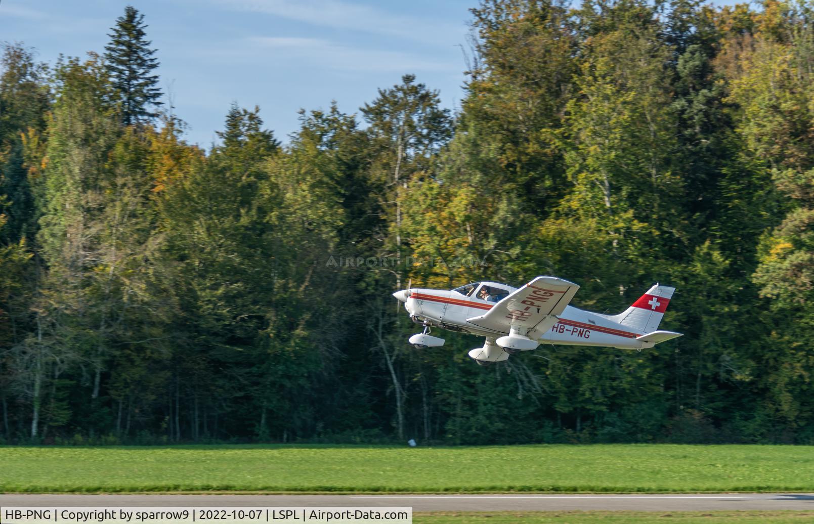 HB-PNG, 1993 Piper PA-28-161 Warrior II C/N 2816109, Taking-off from Langenthal-Bleienbach