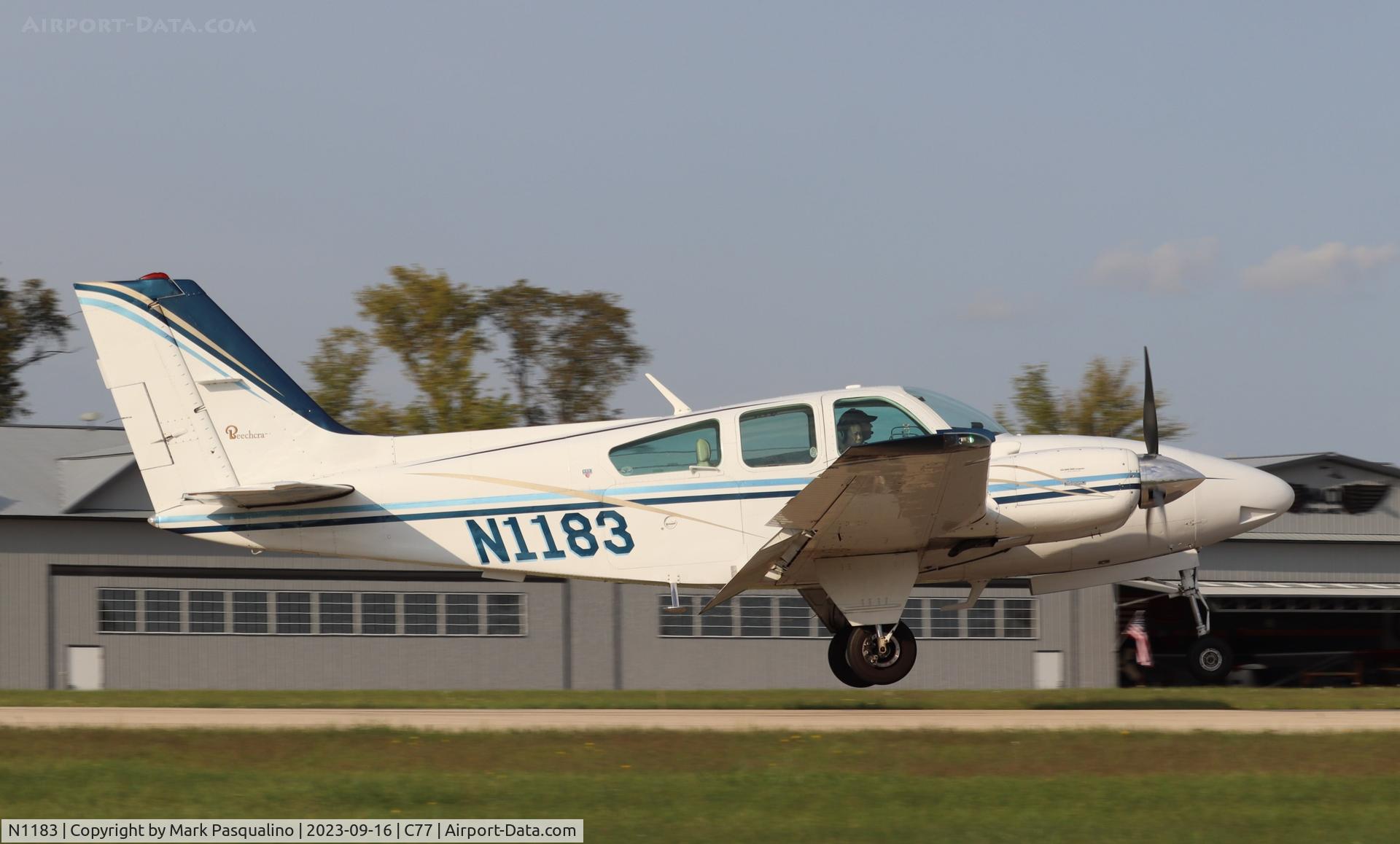 N1183, 1980 Beech E-55 Baron C/N TE 1183, Beech E55