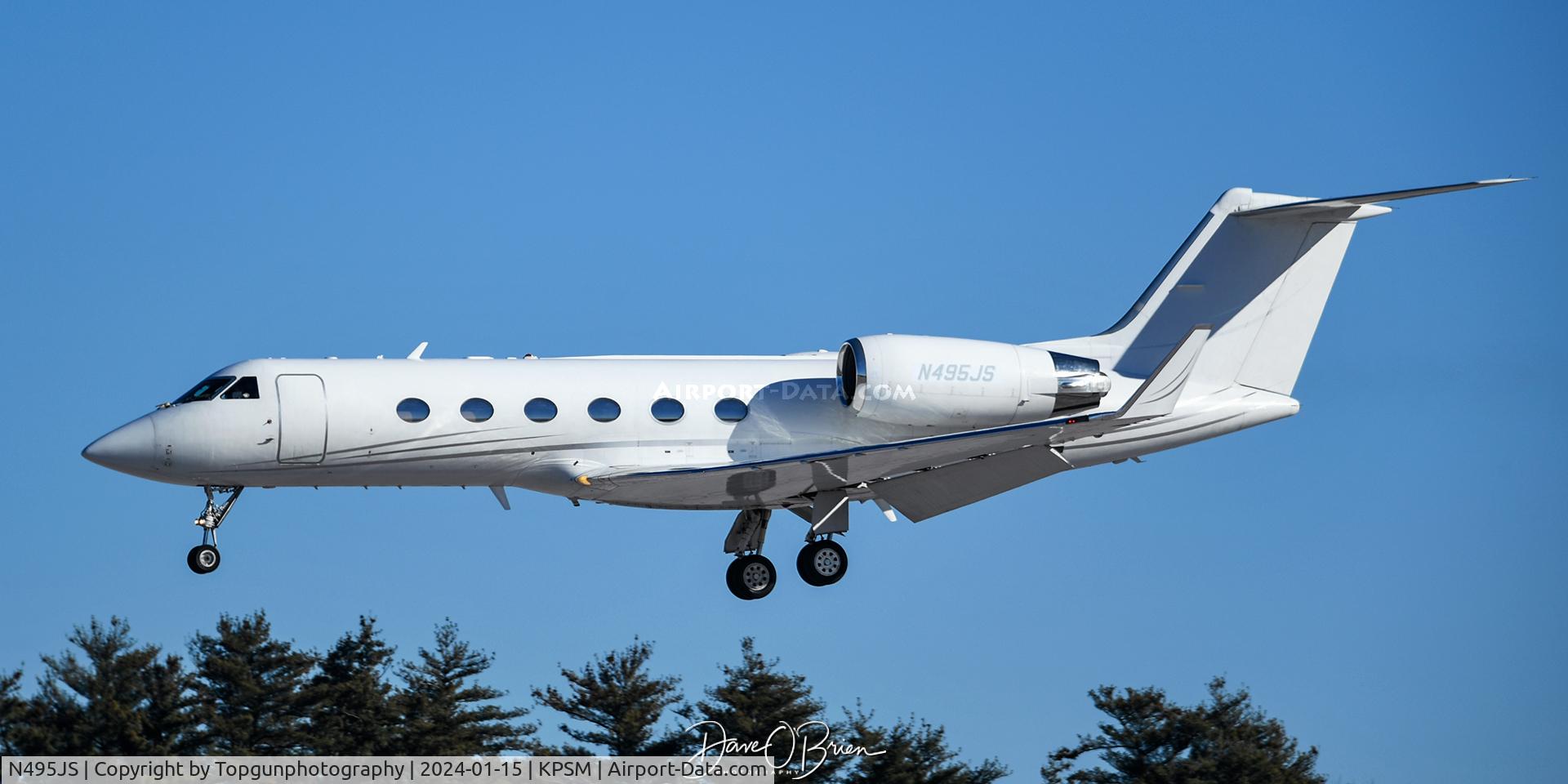 N495JS, 1997 Gulfstream Aerospace G-IV C/N 1336, Slick looking paint scheme