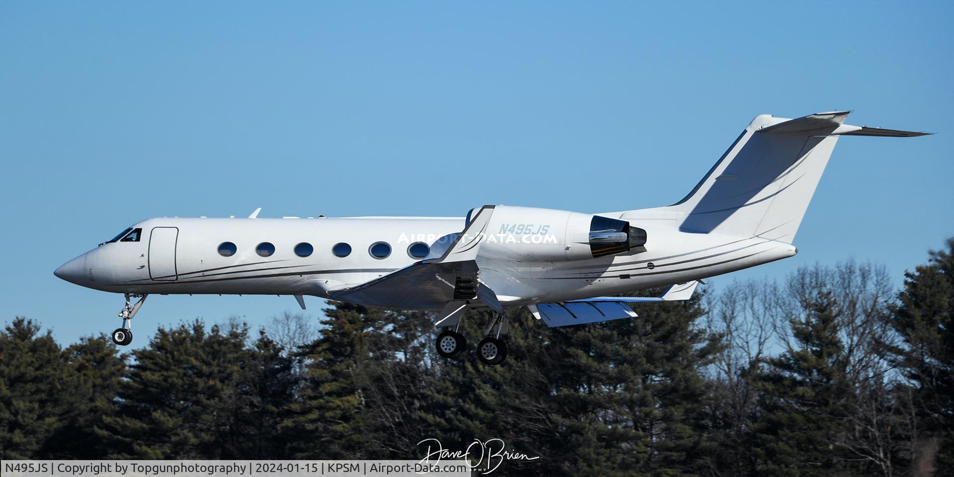 N495JS, 1997 Gulfstream Aerospace G-IV C/N 1336, over the numbers of RW34