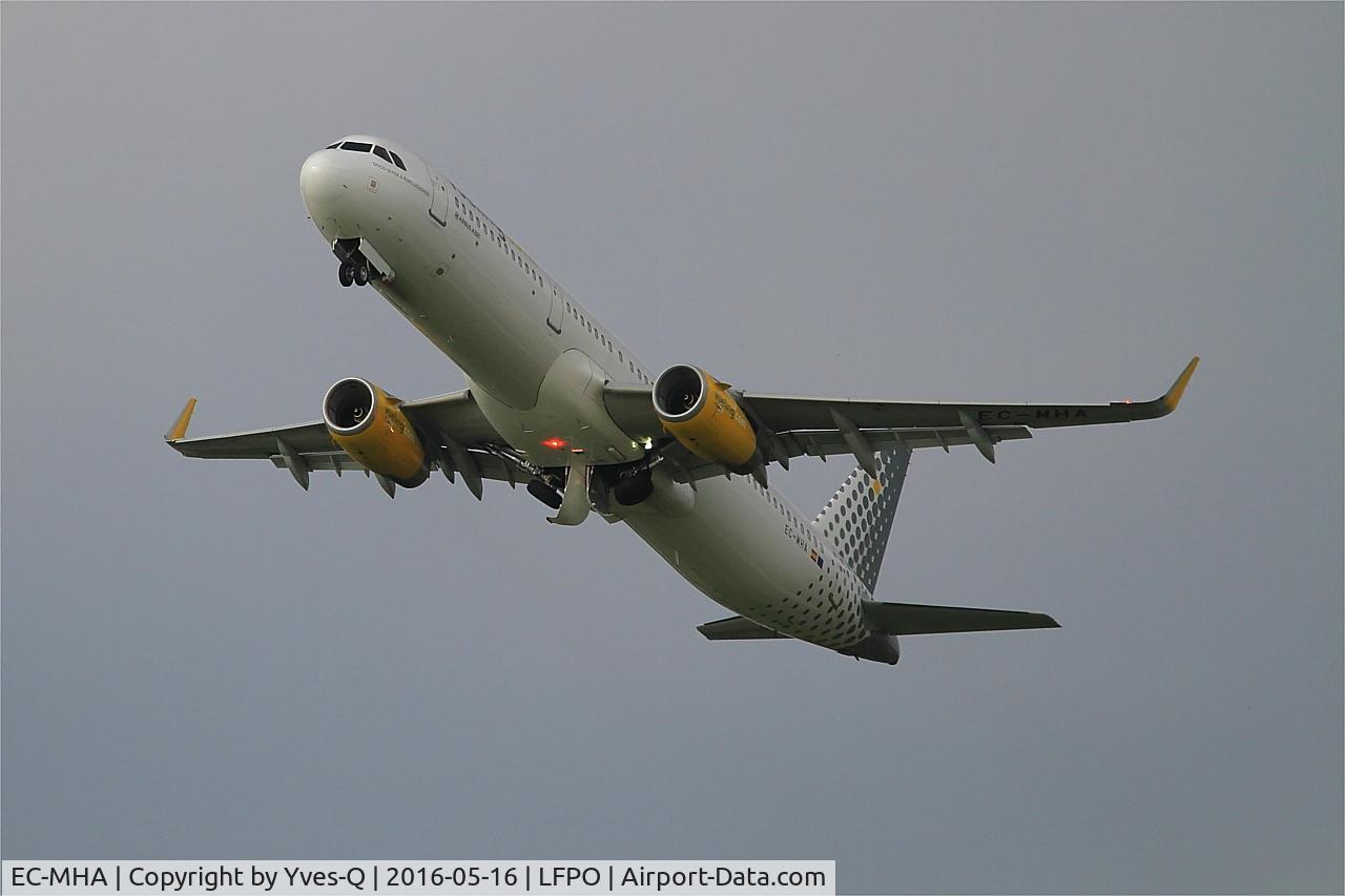 EC-MHA, 2015 Airbus A321-231 C/N 6684, Airbus A321-231, Climbing from Rwy 24, Paris-Orly Airport (LFPO-ORY)