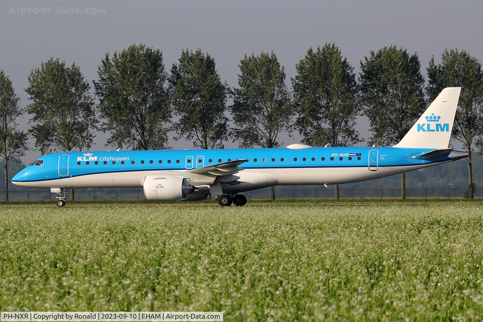 PH-NXR, 2023 Embraer E195-E2 (ERJ-190-400STD) C/N 19020096, at spl