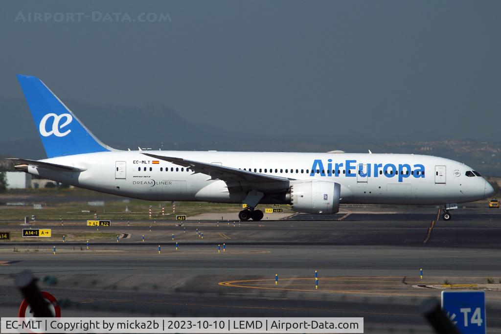 EC-MLT, 2016 Boeing 787-8 Dreamliner C/N 36414, Taxiing